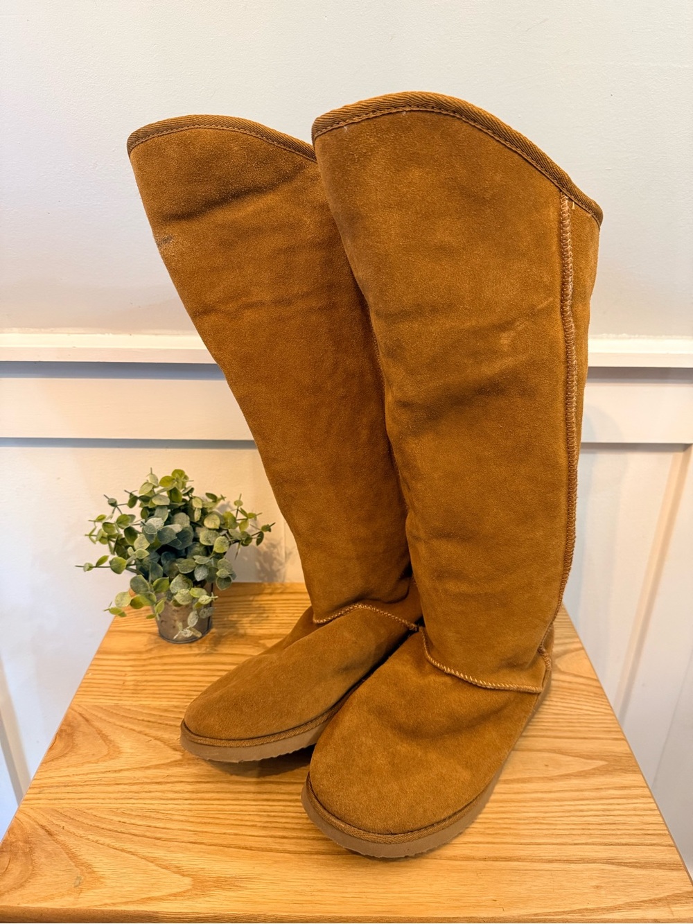 🌿2/$25 • Old Navy Tan Lace Up Suede & Faux-Shearling Boots